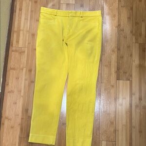 Banana Republic Jackson fit, size 8, yellow, flat front,  sits just below waist